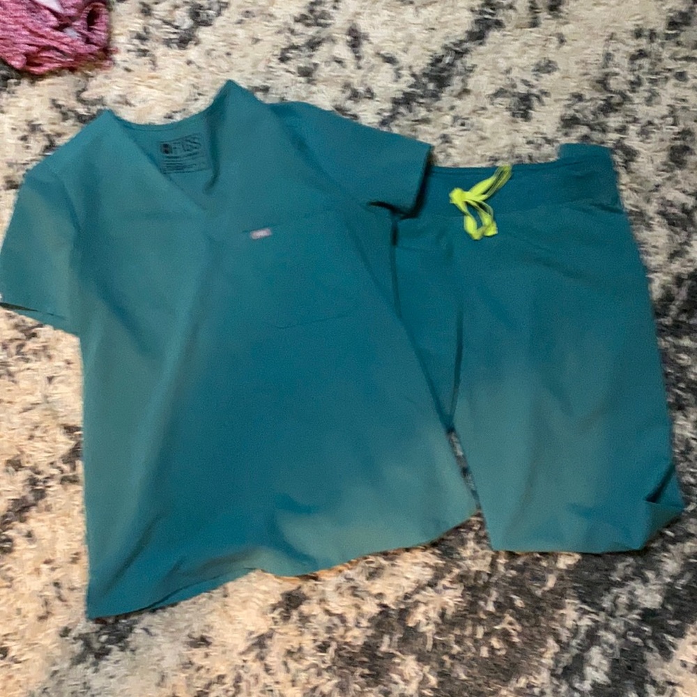 Figs Marine scrub set